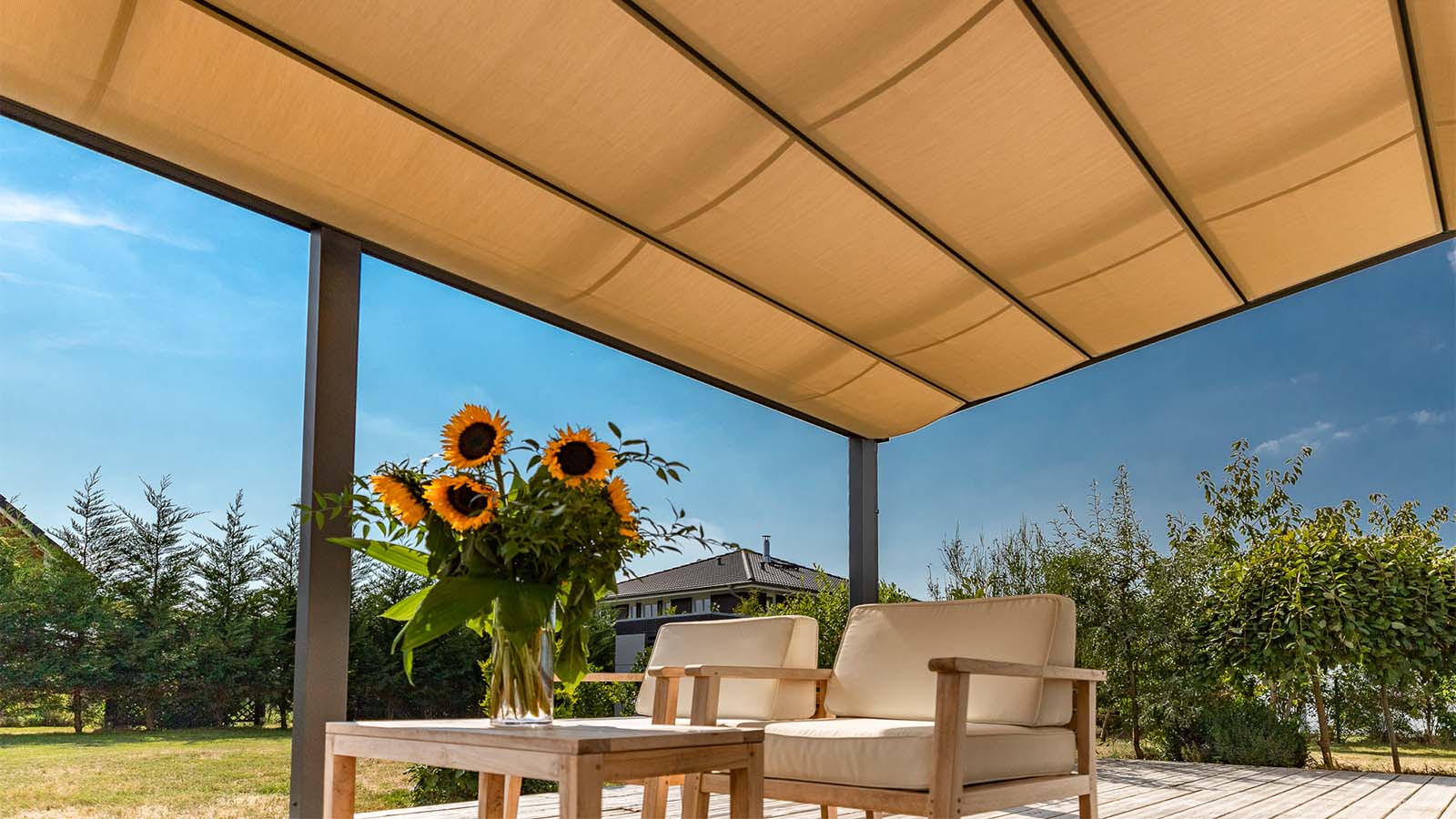 Innenbeschattung einer Terrassenüberdachung.