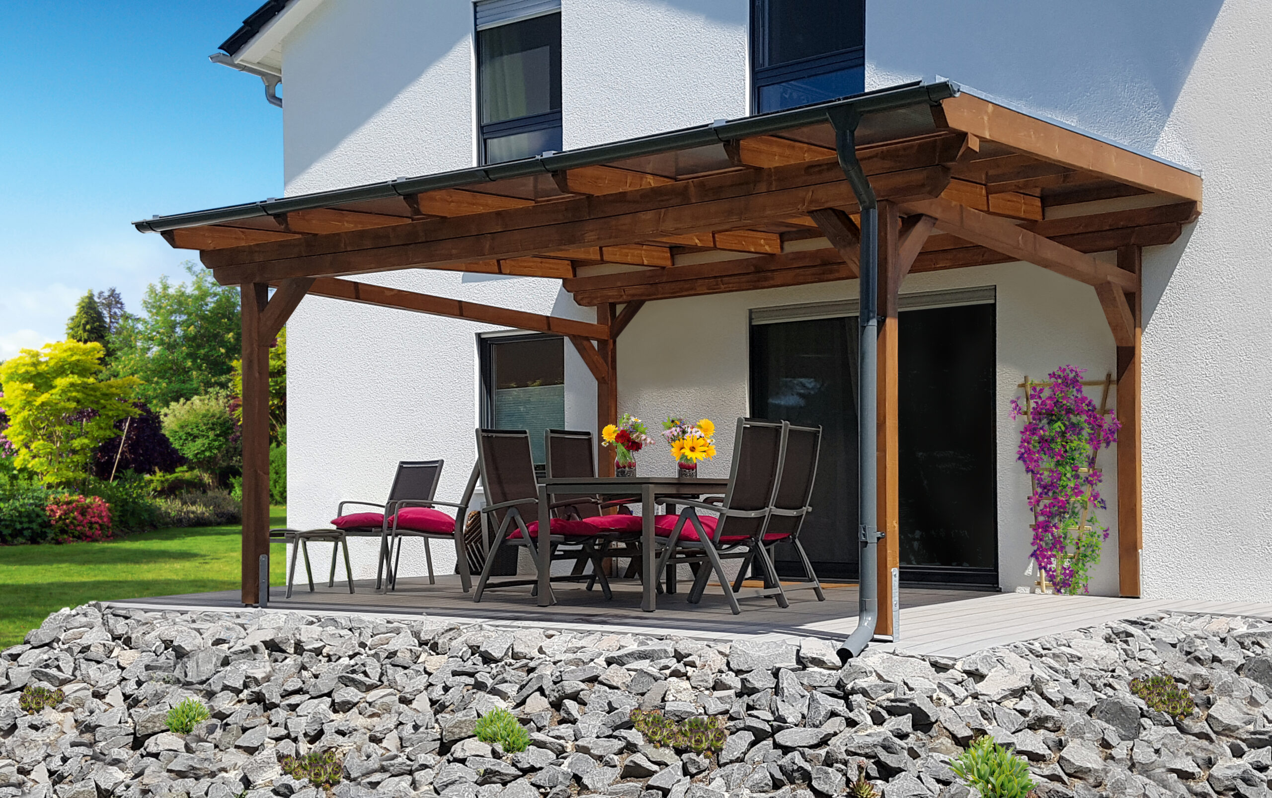 Freistehende und freitragende Terrassenüberdachung aus Leimholz