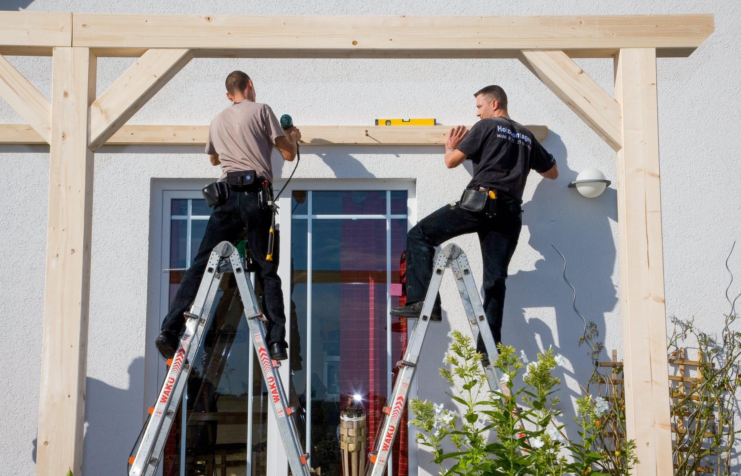Montage einer Terrassenüberdachung