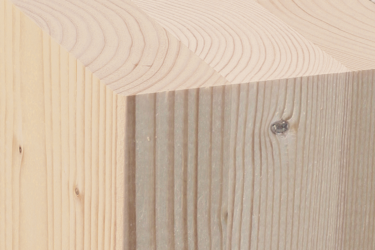Detail eines Pfosten aus Leimholz