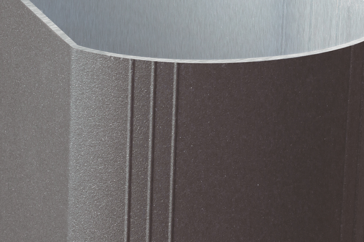 Detail von einem Pfosten aus Aluminium